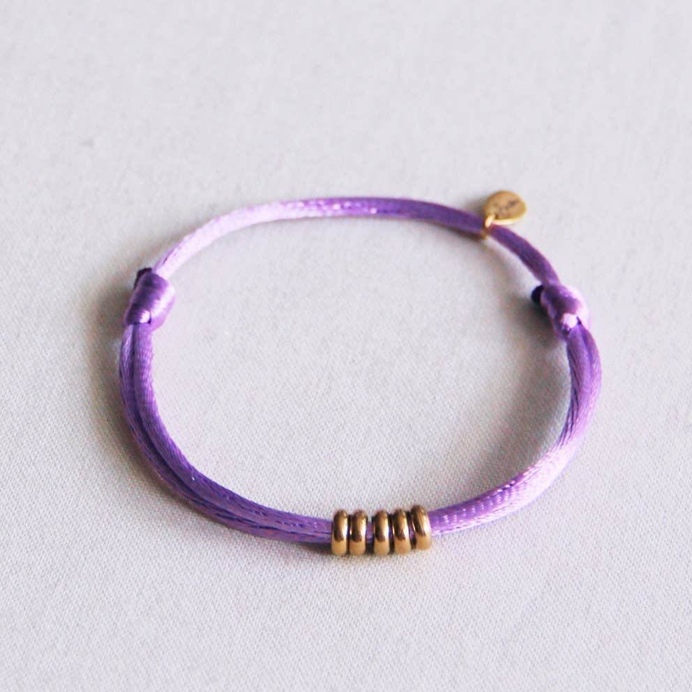 Satijnen armband met ringen — lila/goud