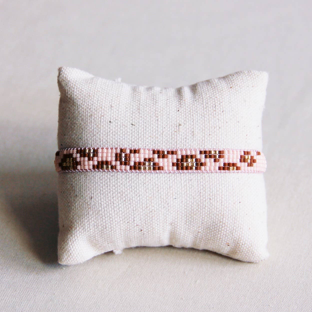 Weefarmband met luipaardprint - cognac/perzik