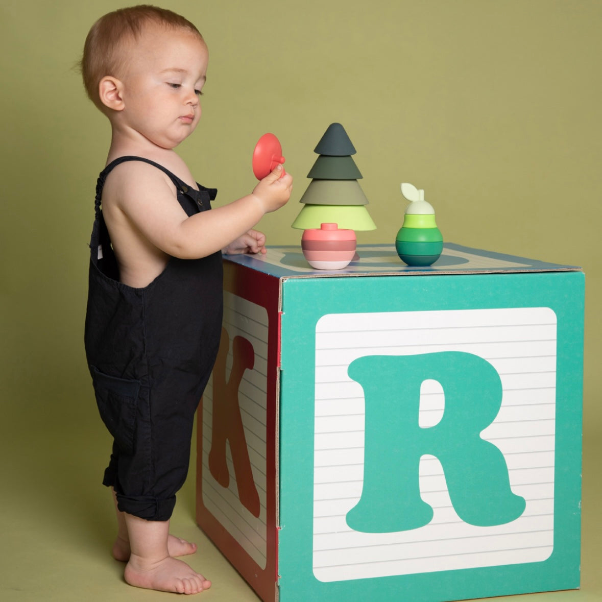 Little L – Stapelturm Kiefer – Grün