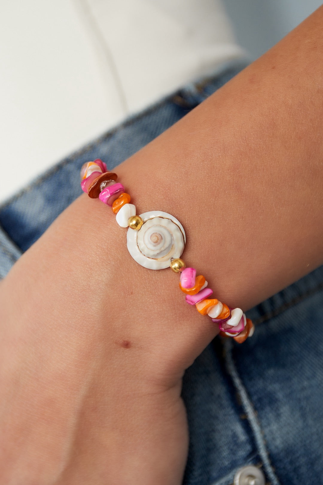 Beach Bliss – Armbandje met Schelp & Kleurrijke Kralen