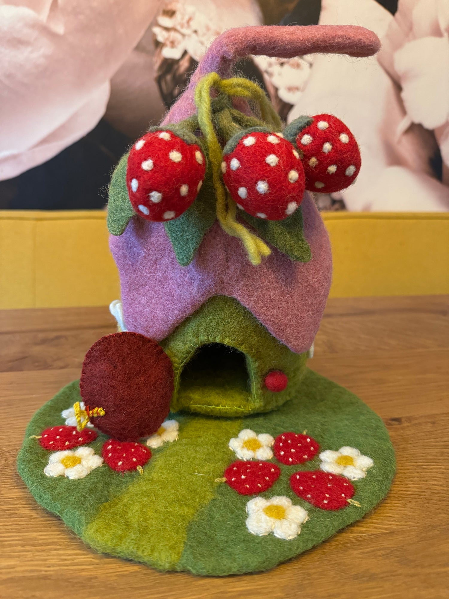 Erdbeerhaus aus Wollfilz