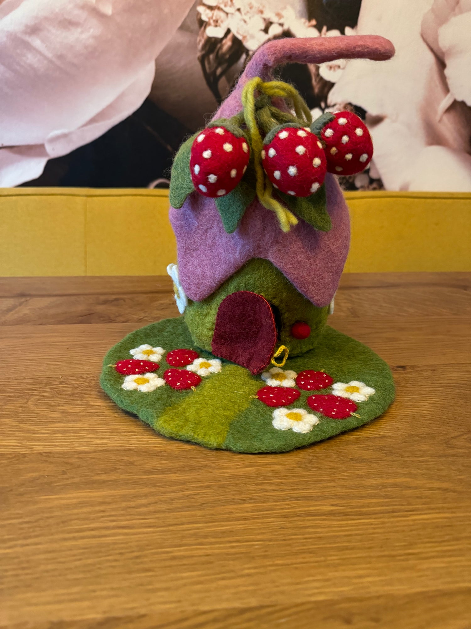 Erdbeerhaus aus Wollfilz