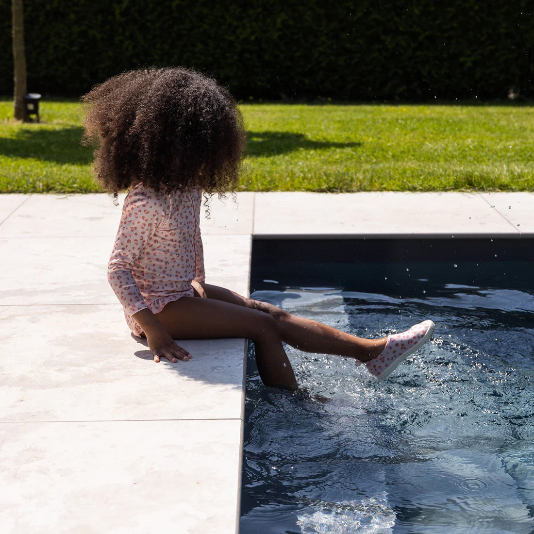 UV-Langarm-Badeanzug mit altem Pink-Panther-Print 