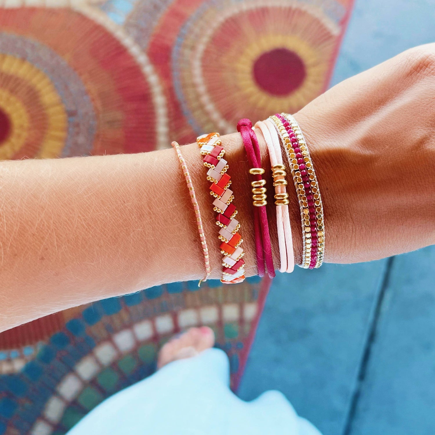 Gevlochten armband met kralen van Tila - Zalm/Oranje/Bordeaux