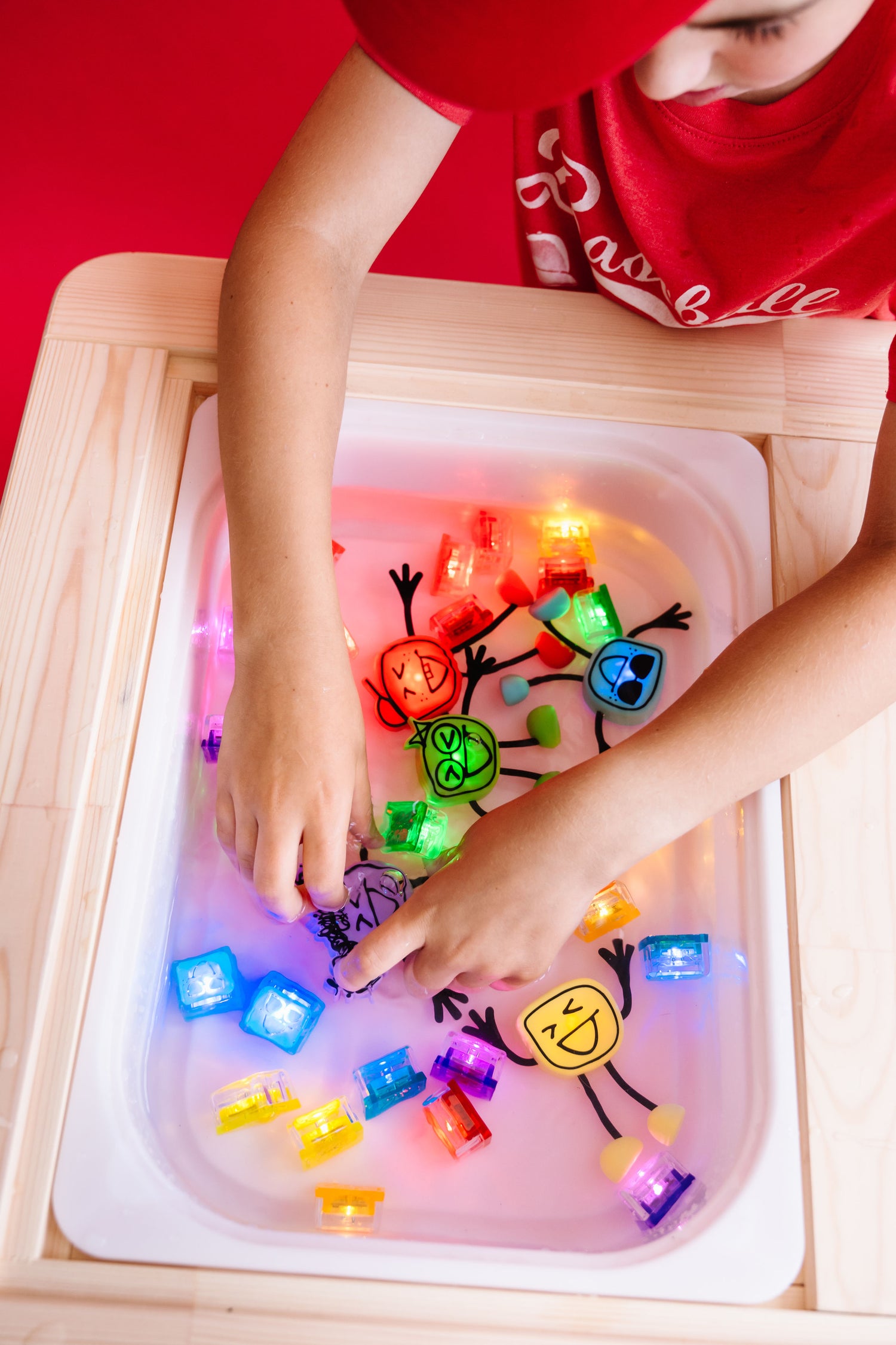 Glo Pals in sensorische bak